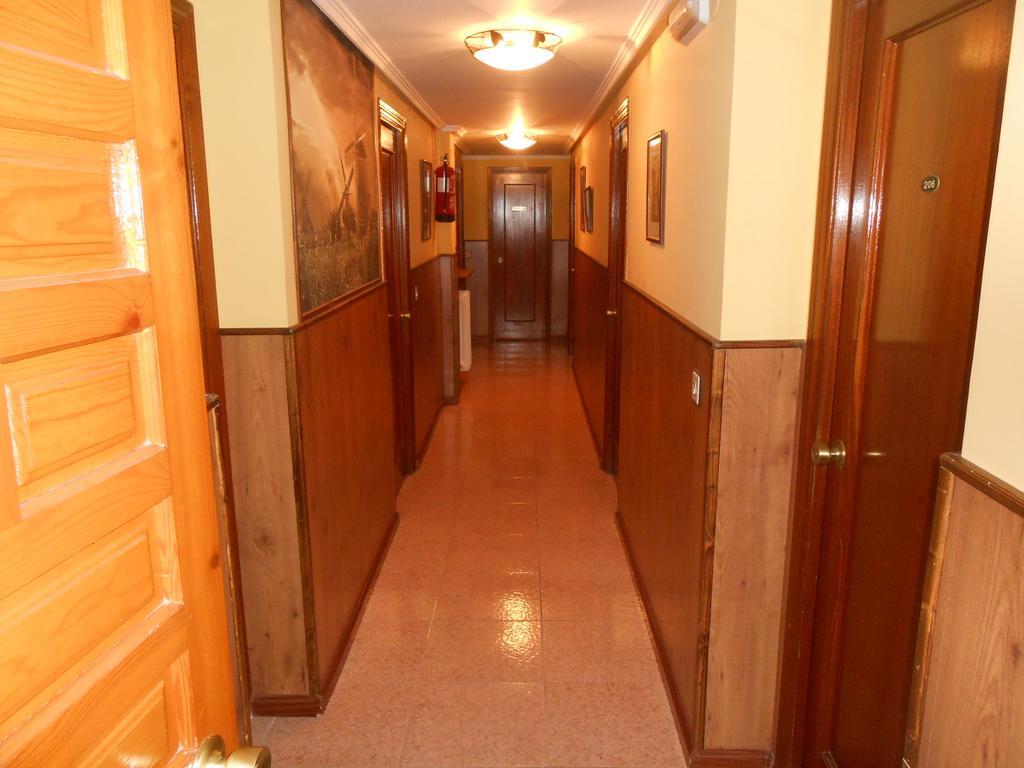 Hostal Restaurante El Abuelo Trobajo Del Camino Екстериор снимка
