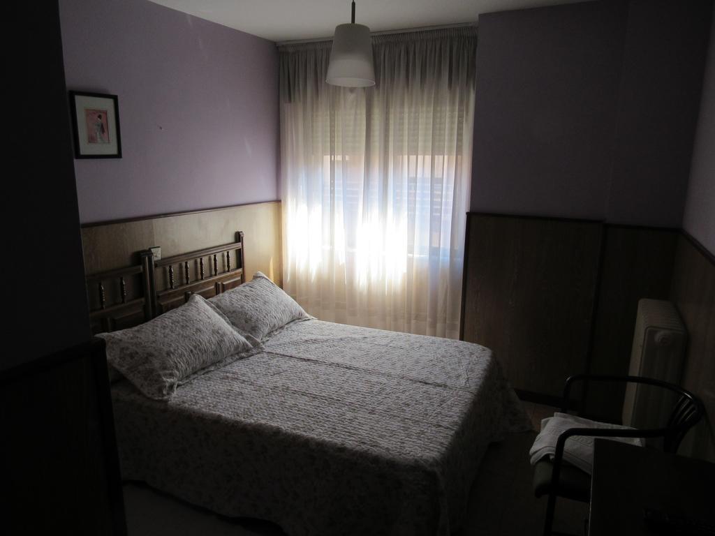 Hostal Restaurante El Abuelo Trobajo Del Camino Екстериор снимка