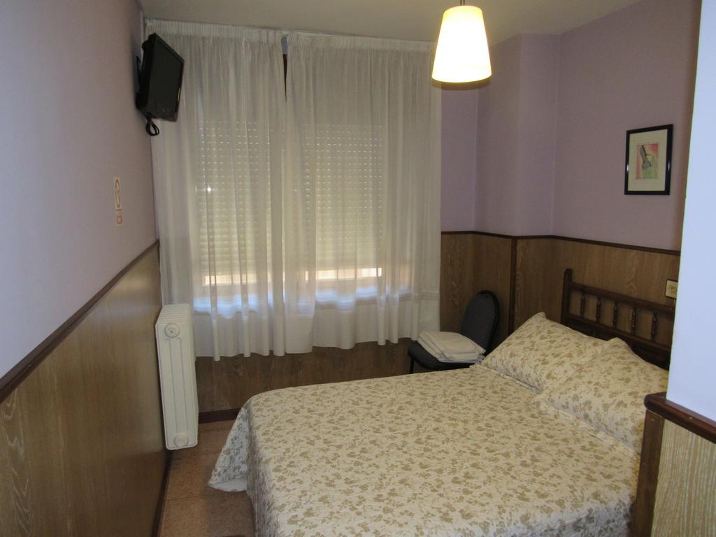 Hostal Restaurante El Abuelo Trobajo Del Camino Екстериор снимка