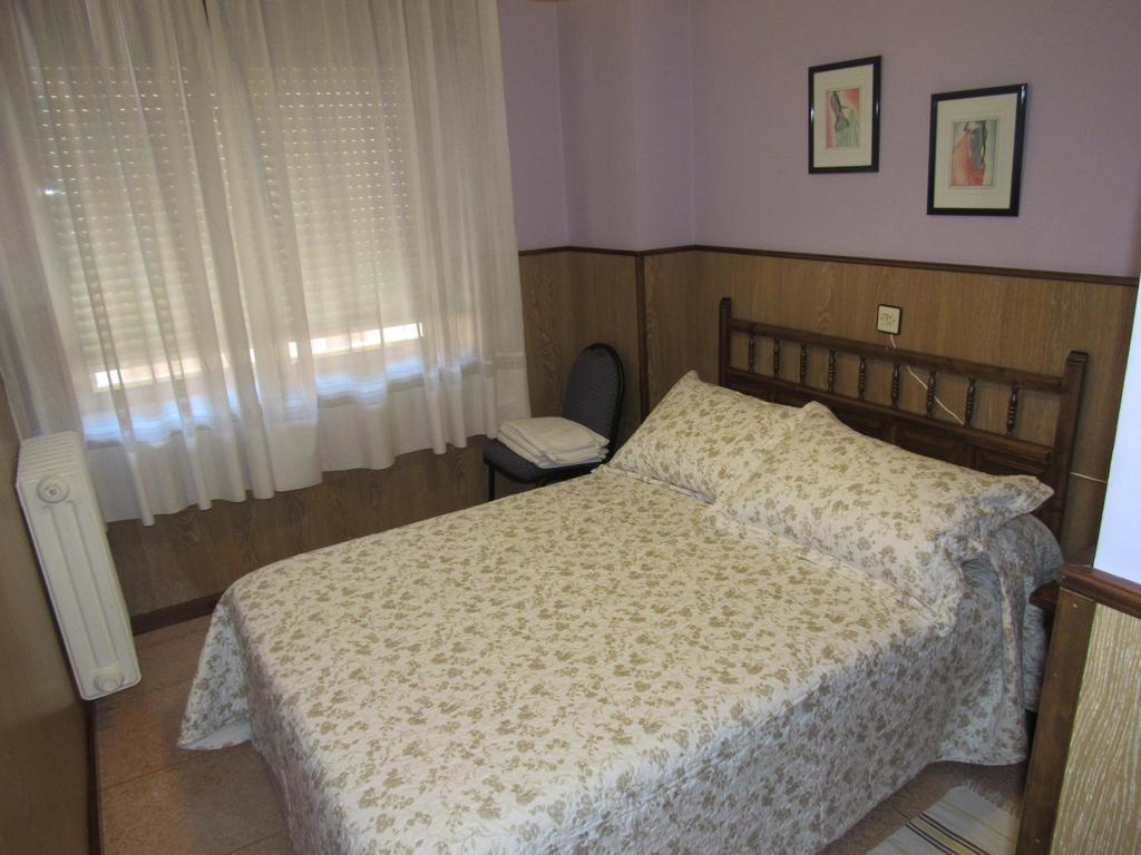 Hostal Restaurante El Abuelo Trobajo Del Camino Екстериор снимка