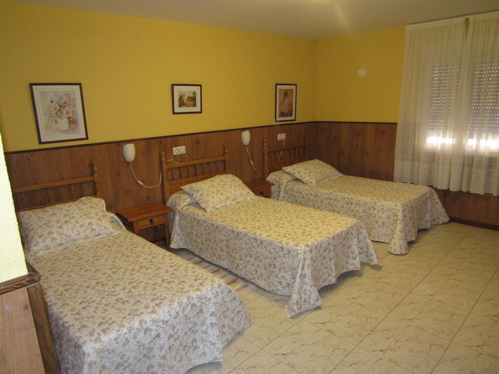 Hostal Restaurante El Abuelo Trobajo Del Camino Екстериор снимка