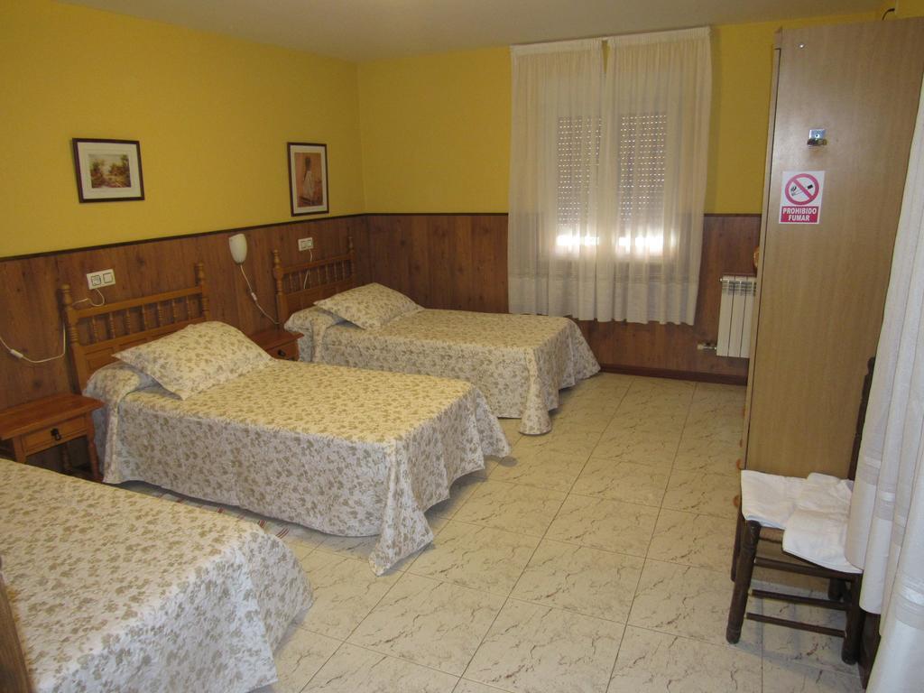 Hostal Restaurante El Abuelo Trobajo Del Camino Екстериор снимка