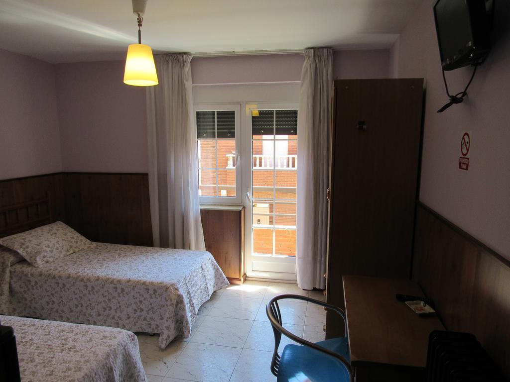 Hostal Restaurante El Abuelo Trobajo Del Camino Екстериор снимка
