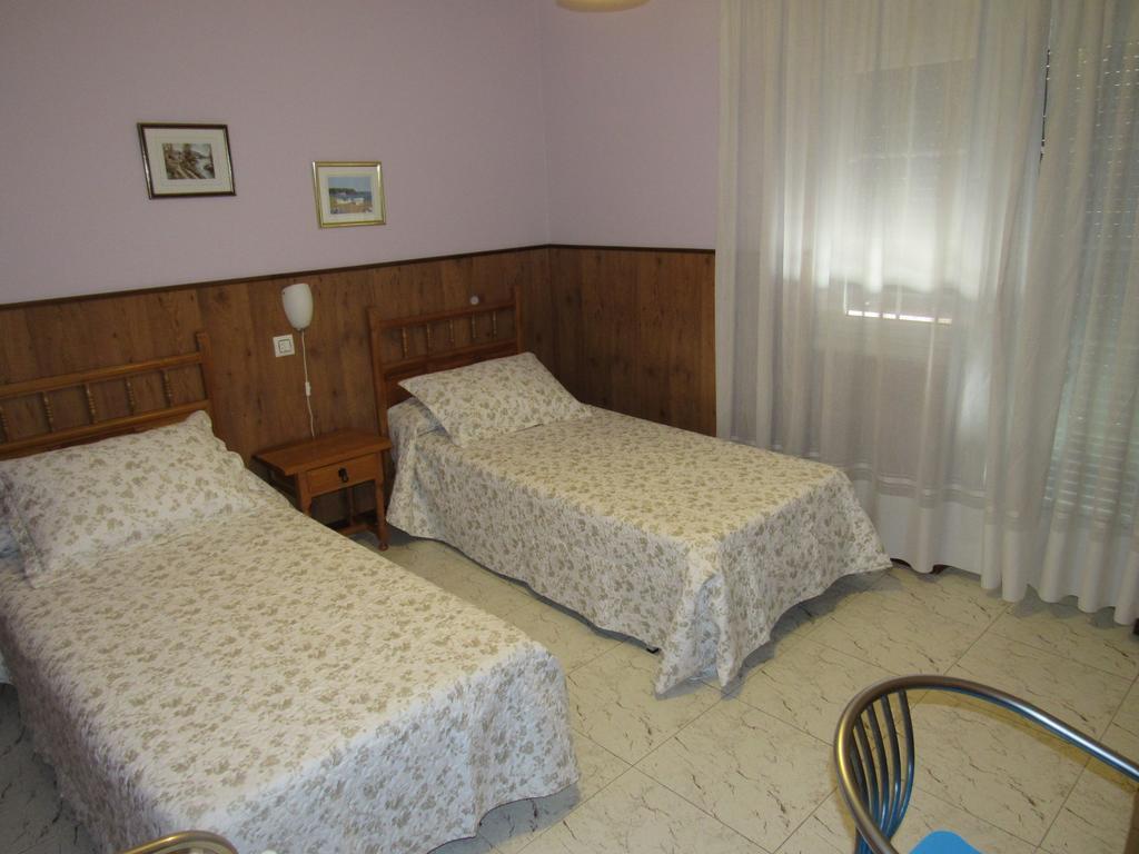 Hostal Restaurante El Abuelo Trobajo Del Camino Екстериор снимка