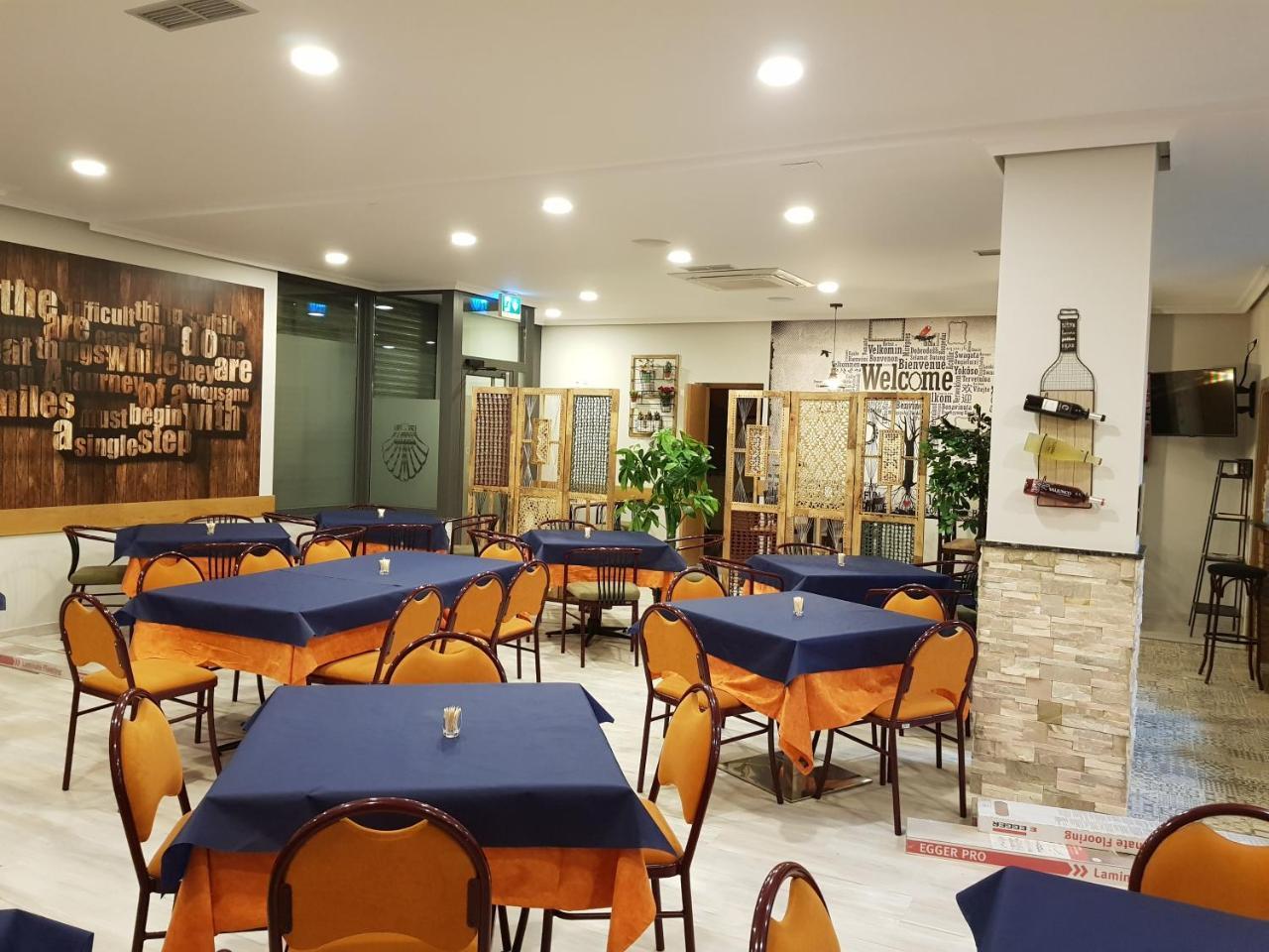 Hostal Restaurante El Abuelo Trobajo Del Camino Екстериор снимка
