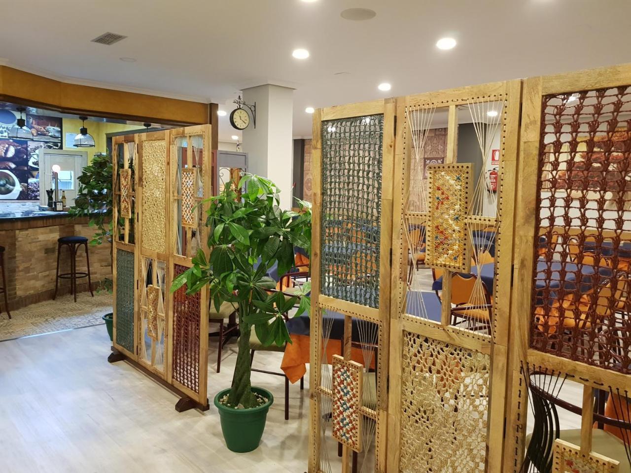 Hostal Restaurante El Abuelo Trobajo Del Camino Екстериор снимка
