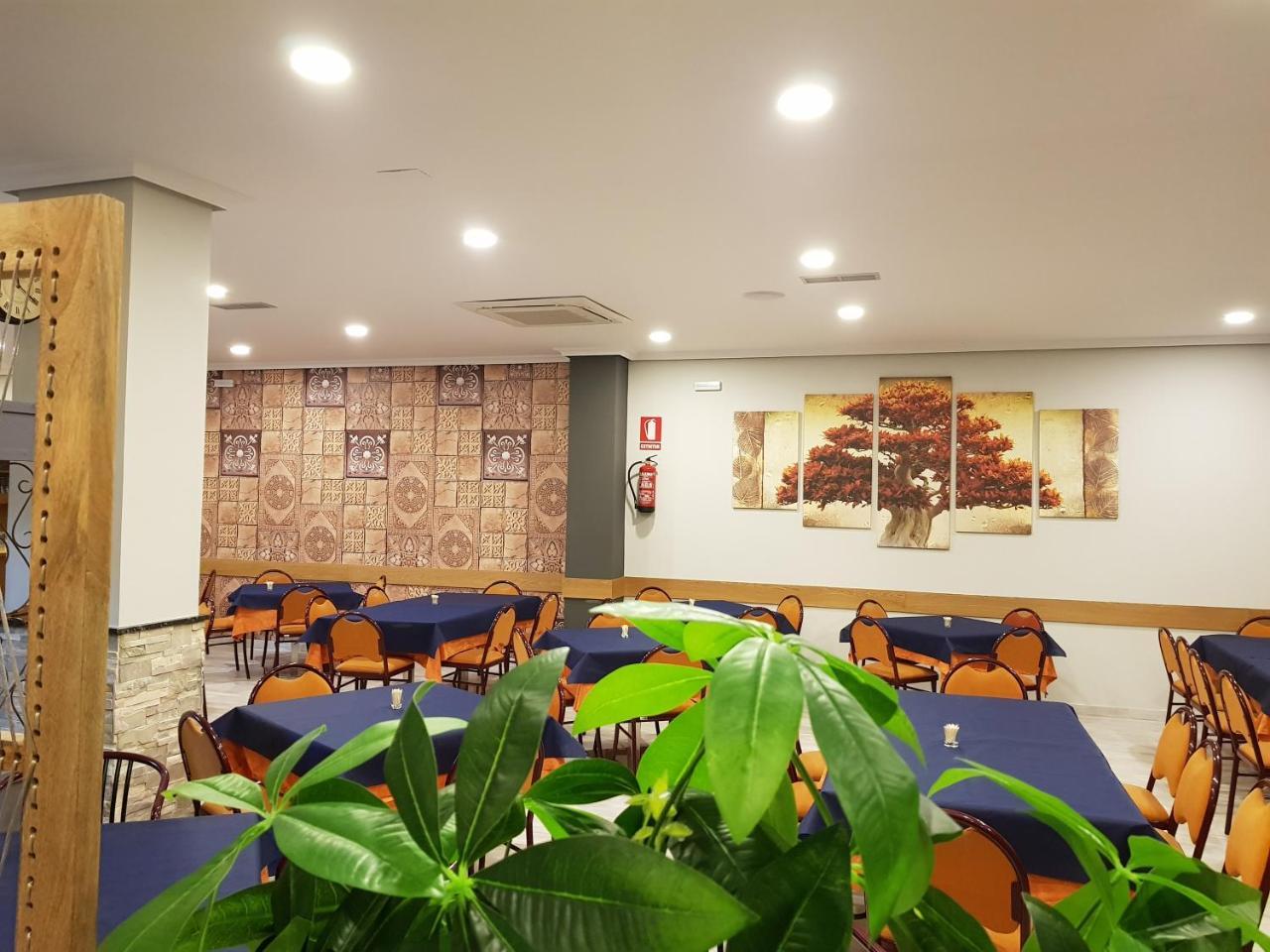 Hostal Restaurante El Abuelo Trobajo Del Camino Екстериор снимка